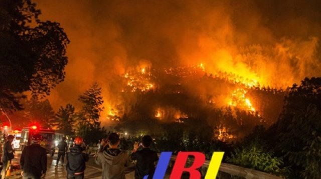 Gambar kebakaran dimalam hari