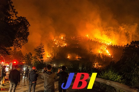 Gambar kebakaran dimalam hari