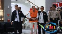KPK menahan mantan pejabat pajak Muhamad Haniv