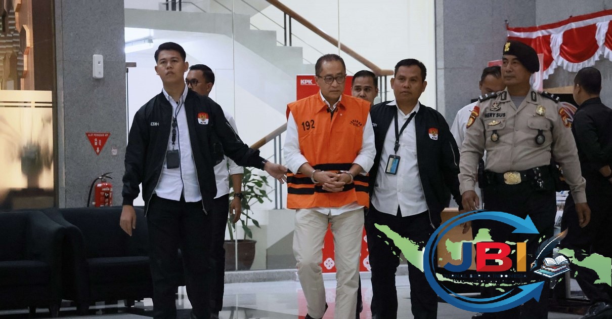 KPK menahan mantan pejabat pajak Muhamad Haniv