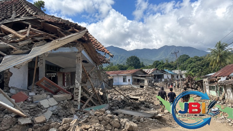 Desa Runtuh di Antara Pegunungan NTT