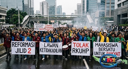foto mahsiswa demo di jkt