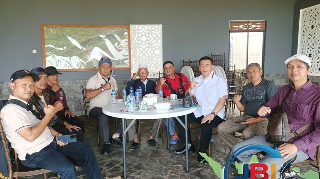 Foto dok. (Pengurus DPC PWRI Kab Bogor Bersama Ketua Umum PWRI DR Suryanto SH,MH dan para sesepuh masyarakat dicipelang Cijeruk Kab Bogor)